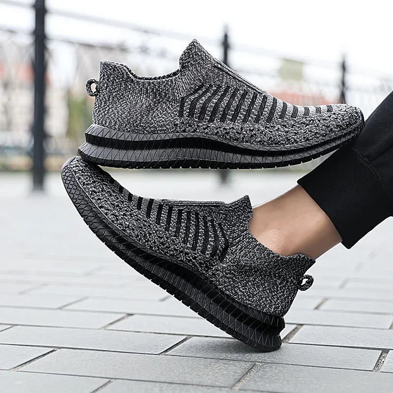2025 Breathable Men Casual Shoes Lightweight Outdoor Male Walking Shoes Anti-slip Men's Sneakers Slip on Flats Vulcanized Shoes